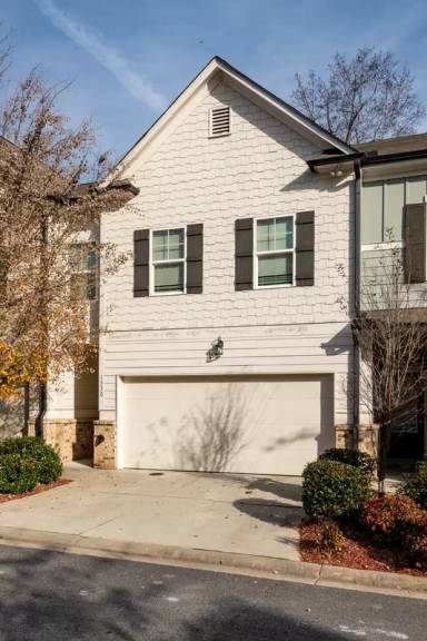 Main picture of 1330 Heights Park Dr SE