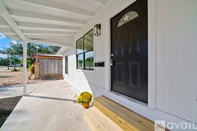 Main picture of 2731 W Mistletoe Ave