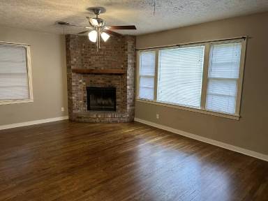Main picture of 118 Cravens Dr
