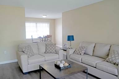 Main picture of 1233 Robin Hood Ln