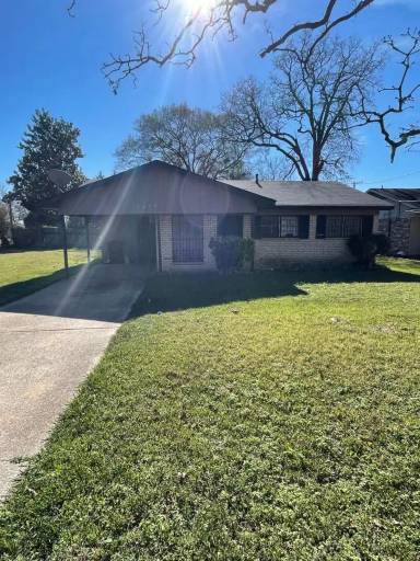 Main picture of 3855 Powell St