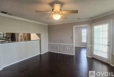 Main picture of 1000 W Horatio St