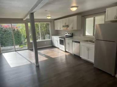 Main picture of 2431 Toledo St