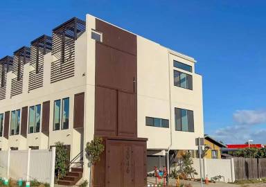 Main picture of 3046 Nimitz Blvd