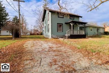 Main picture of 3819 Newport Ave