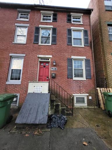 Main picture of 915 McHenry St