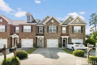 Main picture of 102 Lamplighter Ln
