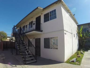 Main picture of 1083 E 7th St