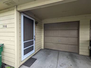 Main picture of 906 N 4th St