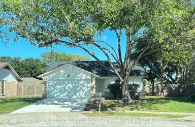 Main picture of 215 Roanoke Dr