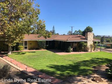Main picture of 121 La Crescenta Dr