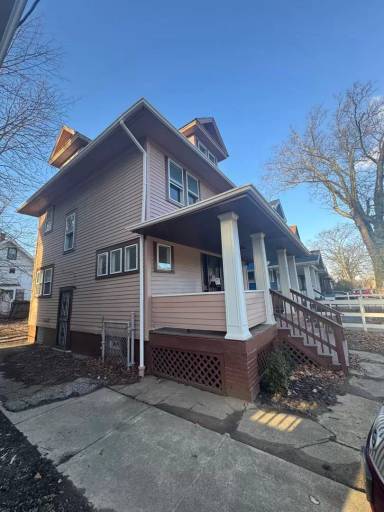 Main picture of 9804 Parmelee Ave