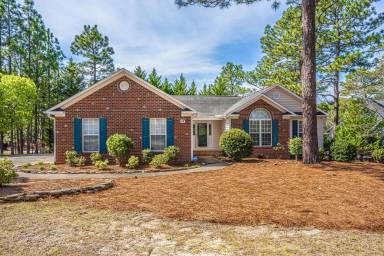 Main picture of 30 Bedford Cir
