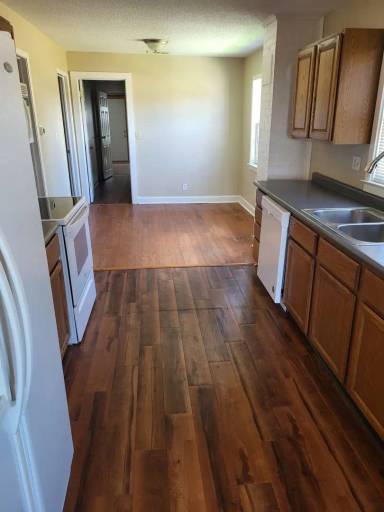 Main picture of 103 Railroad St SE