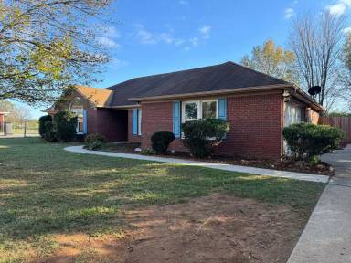 Main picture of 620 Gooch Ln