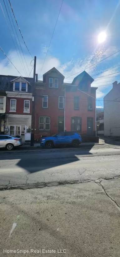 Main picture of 727 W Market St