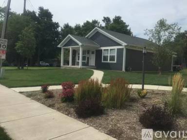 Main picture of 3021 W Lake Ave
