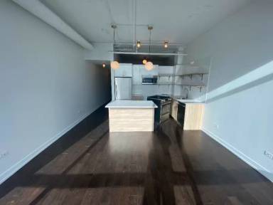 Main picture of 5040 N Broadway St