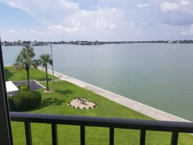 Main picture of 7700 Sun Island Dr S