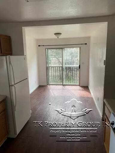 Main picture of 325 1/2 E Main St