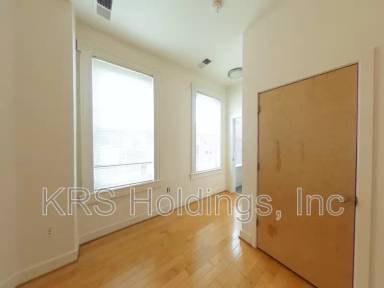Main picture of 110 S 15th St