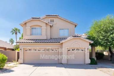 Main picture of 970 N Willow St