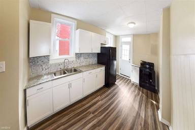 Main picture of 214 N Albemarle St