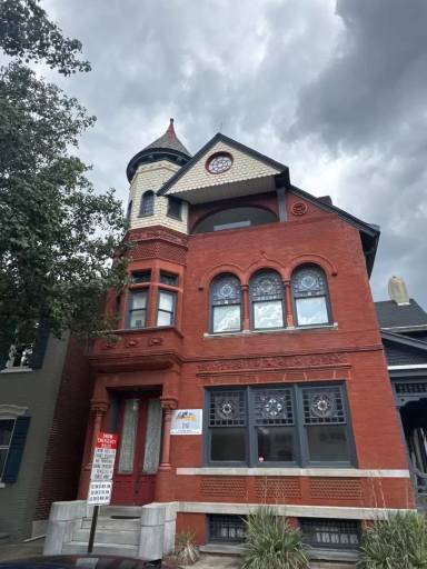 Main picture of 139 E Broad St