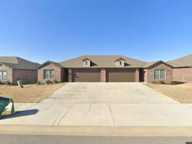 Main picture of 451 Rama St