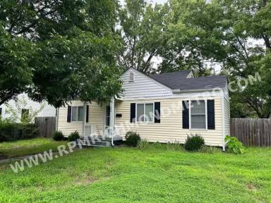 Main picture of 100 N Chatham Dr