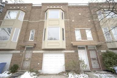 Main picture of 933 S Oakley Blvd