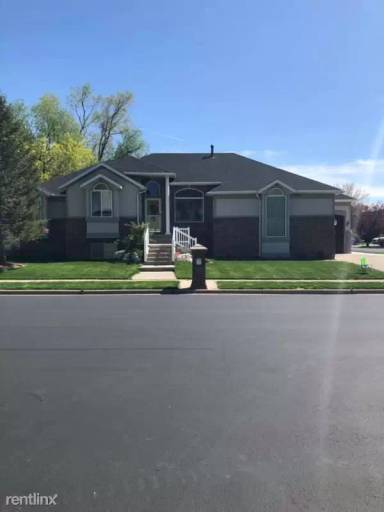 Main picture of 1405 Fairway Cir