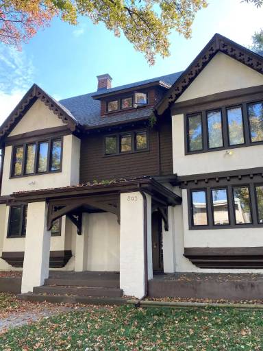 Main picture of 801 W Oregon St
