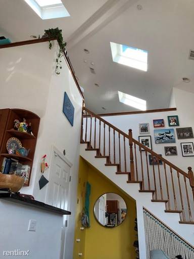 Main picture of 561 W Briar Pl