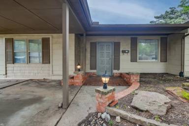 Main picture of 6017 NW 56th St