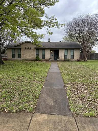 Main picture of 213 Longshadow Ln