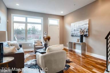 Main picture of 740 S Christopher Columbus Blvd