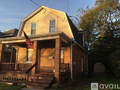 Main picture of 207 Elm Rd
