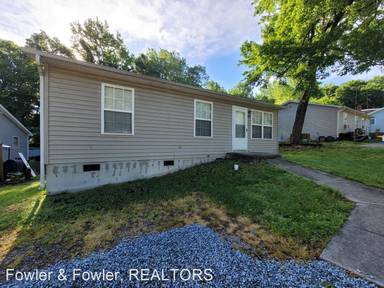 Main picture of 828 Pine Circle Dr