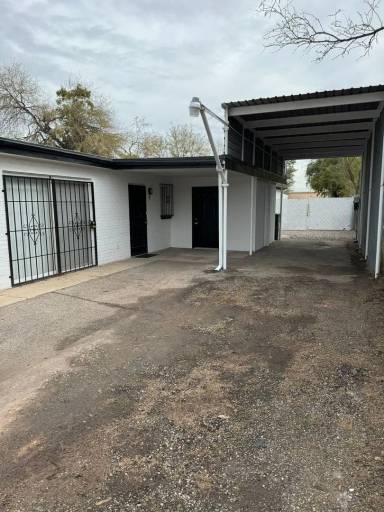 Main picture of 3074 N Alvernon Way