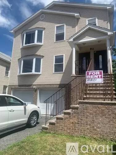 Main picture of 82 Linden St