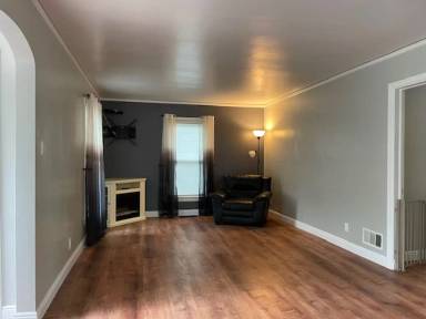 Main picture of 916 E 20th St