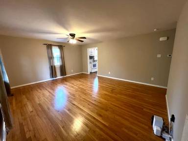 Main picture of 205 Bridge St