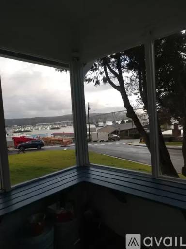 Main picture of 1229 SW Harbor Dr