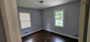 Main picture of 3034 E 60th St