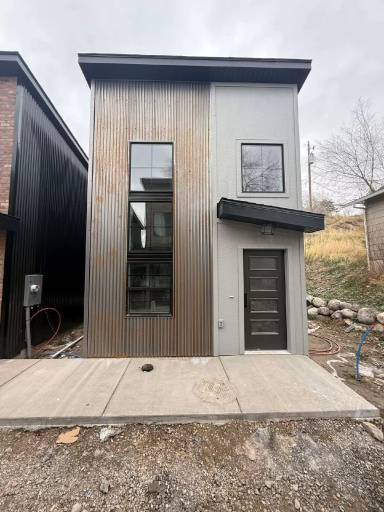 Main picture of 620 Jefferson Ave