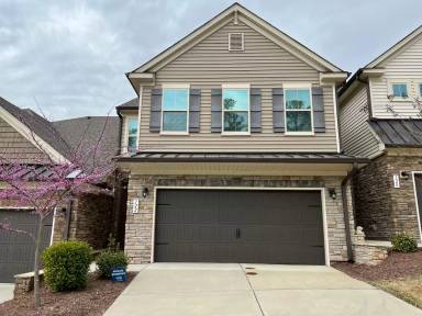 Main picture of 718 Lampwick Ln