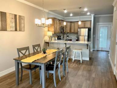 Main picture of 1801 E Brookview Cir