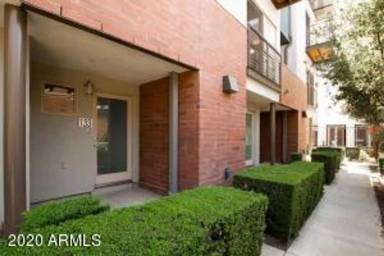 Main picture of 525 W Lakeside Dr