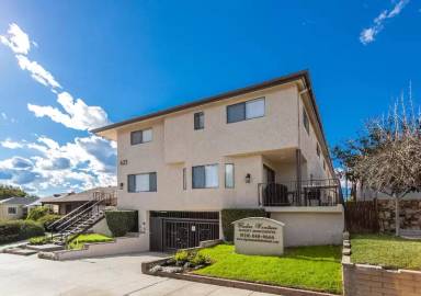 Main picture of 623 E Cedar Ave